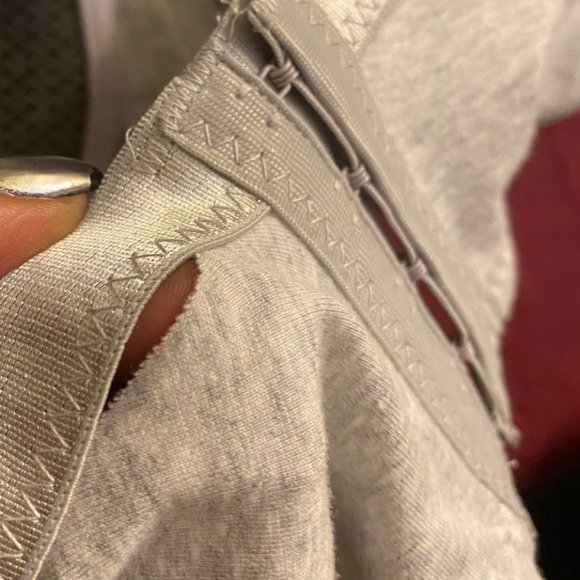 Daisy Fuentes bra - Picture 3 of 4